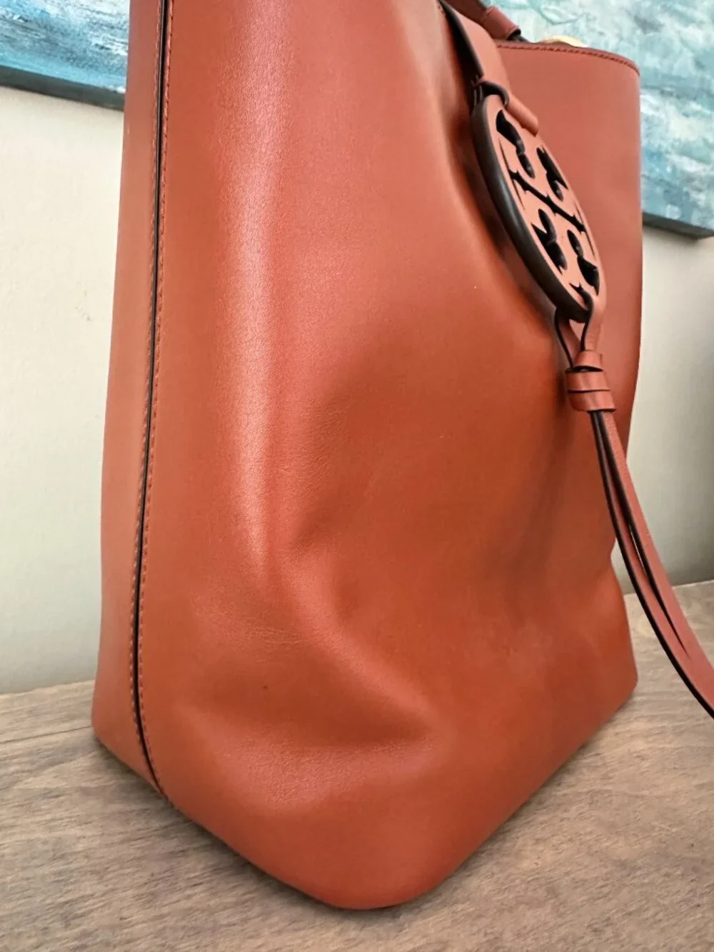Tory Burch Miller Leather Bucket Bag Brown Shoulder Bag Large Logo Medallion